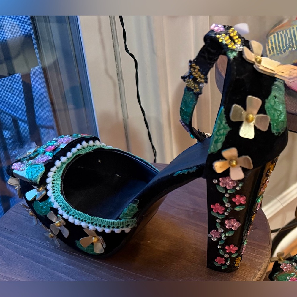 Custom OOAK Statement Heel Black Floral Embellished size 41/9.5 - Picture 12 of 17